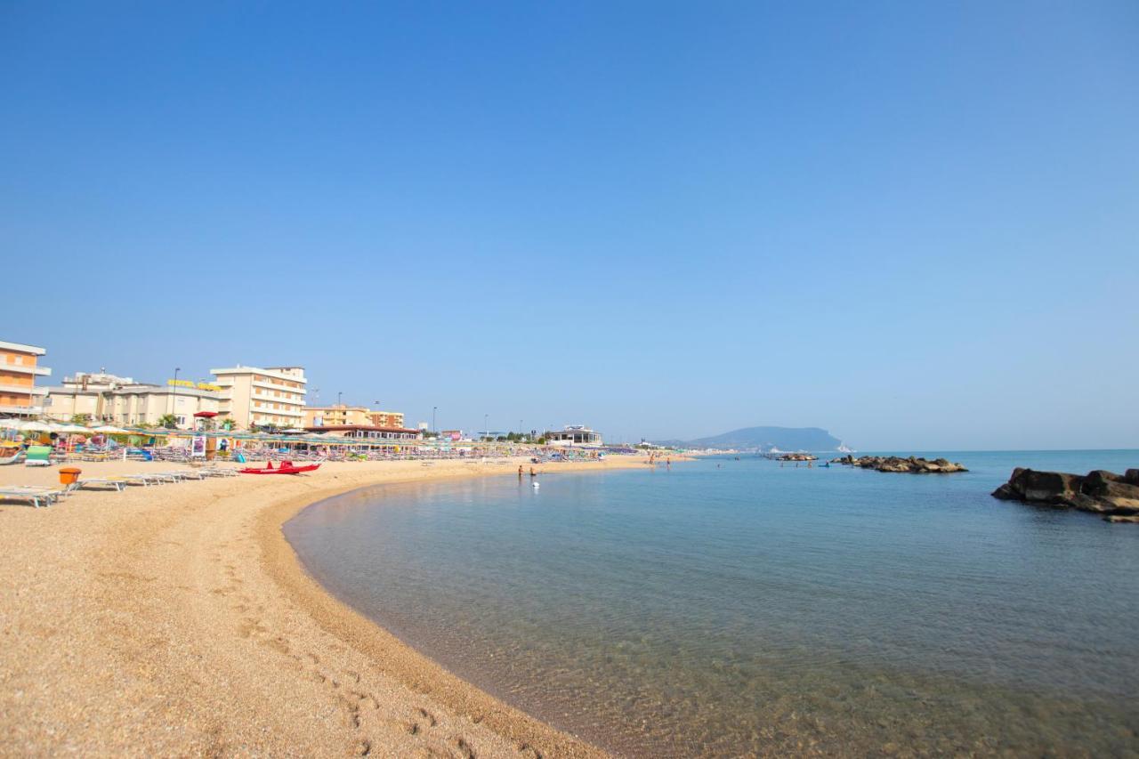 Hotel Giannino Porto Recanati Kültér fotó